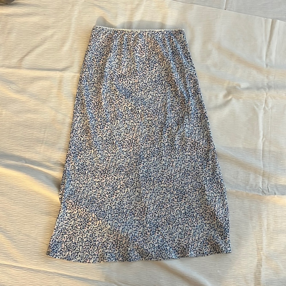 Size small flowey skirt